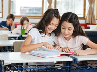 Jeunes filles à l'école